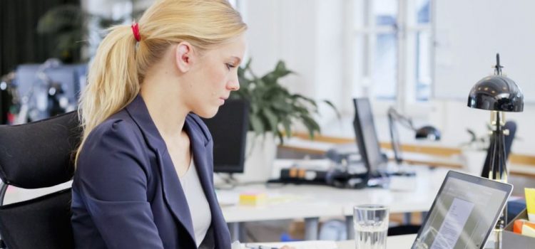 ออฟฟิศซินโดรม ป้องกันง่ายๆได้ที่โต๊ะทำงาน ออฟฟิศซินโดรม ป้องกันง่ายๆได้ที่โต๊ะทำงาน